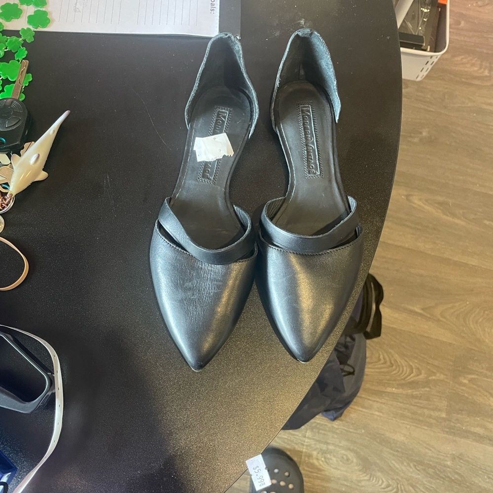 Modern Vintage Black Pointed Toe Flats